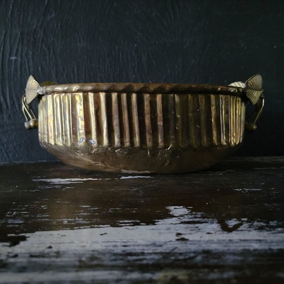 Vtg Hammered Brass Bowl / Dish with Brass Cherry Handles, Brass Planter - Picture 6 of 7